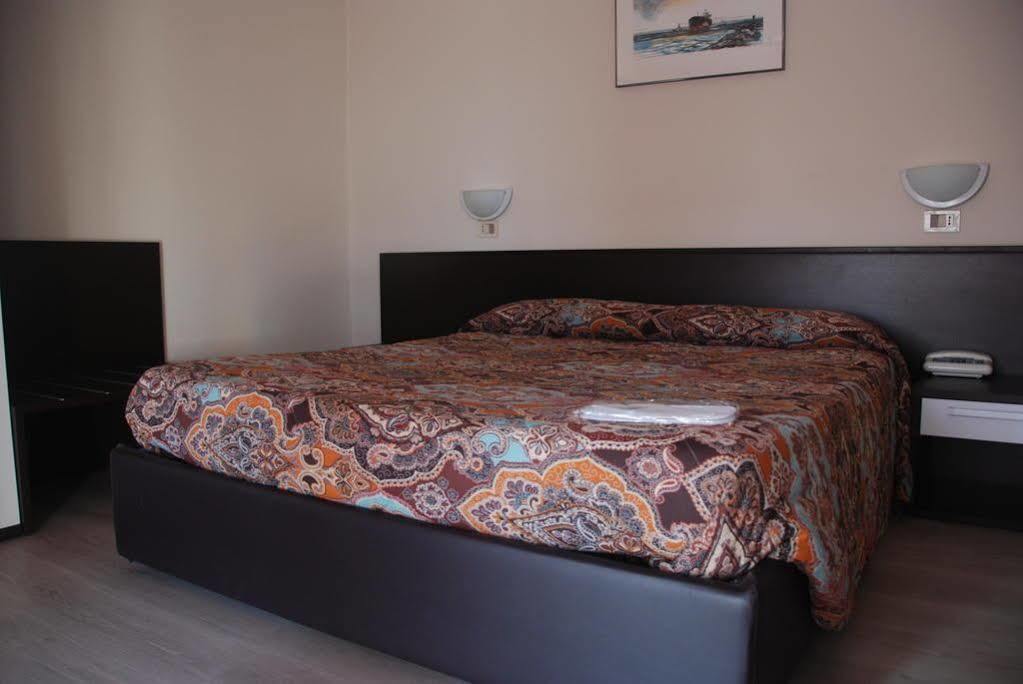 Hotel Olivi Salò Eksteriør billede